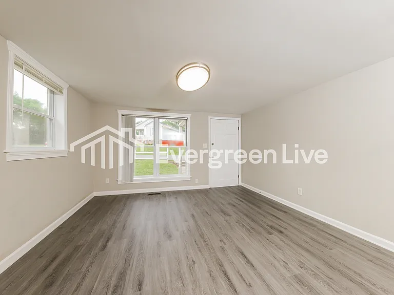 205 Lillie Dr — Photo 3