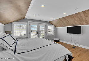 111 Sanborn Ave — Photo 26