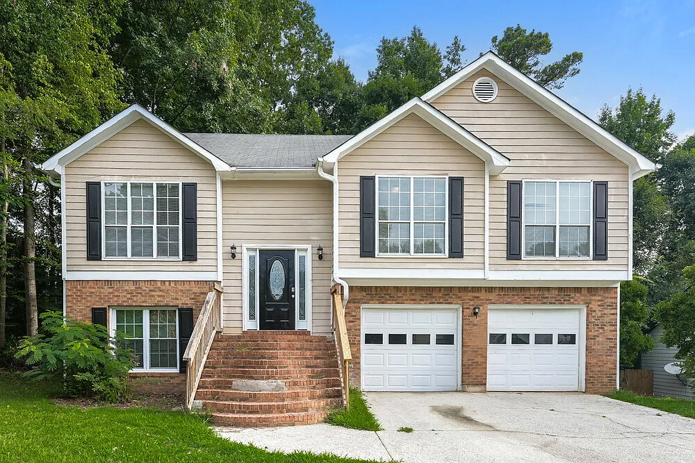 5 bed, 3.0 bath, 2354 sqft, $2,460 — Photo 1