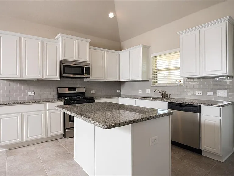 641 Schefer St — Photo 17