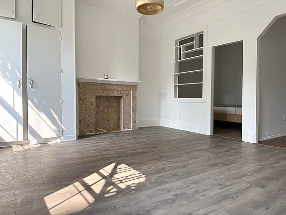 2nd image of 121 Wythe Ave #2R