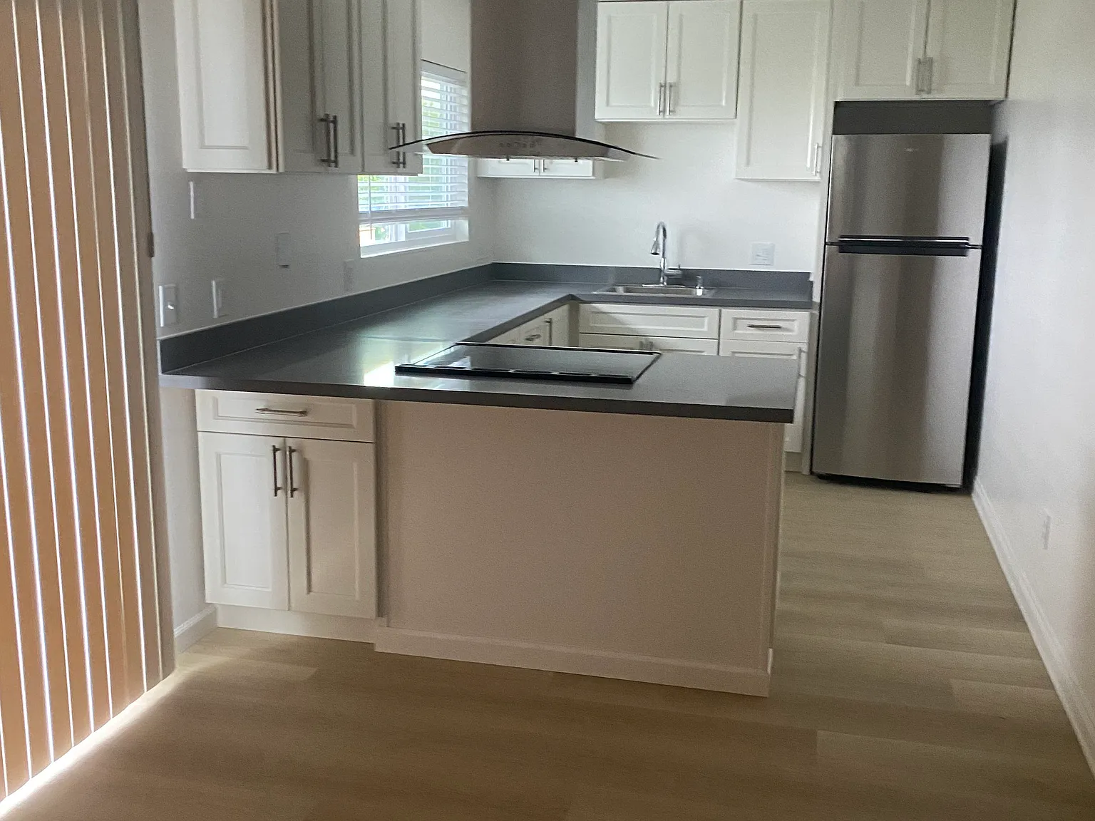 2 bed, 736 sqft, $2,600 — Photo 3