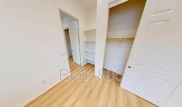 525 Eureka Dr — Photo 4