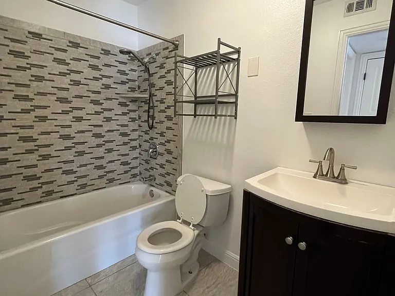 500 E Riverside Dr #145 — Photo 7