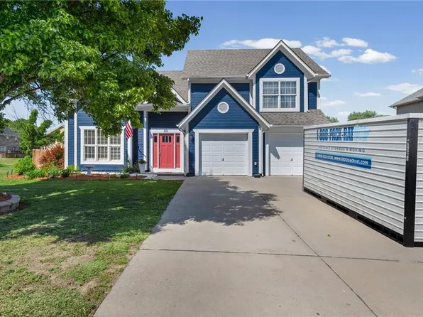 651 River Dr, Edwardsville, KS 66111