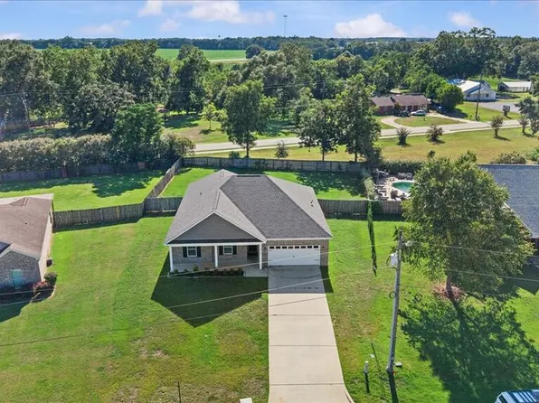 71 June Dr, Midland City, AL 36350