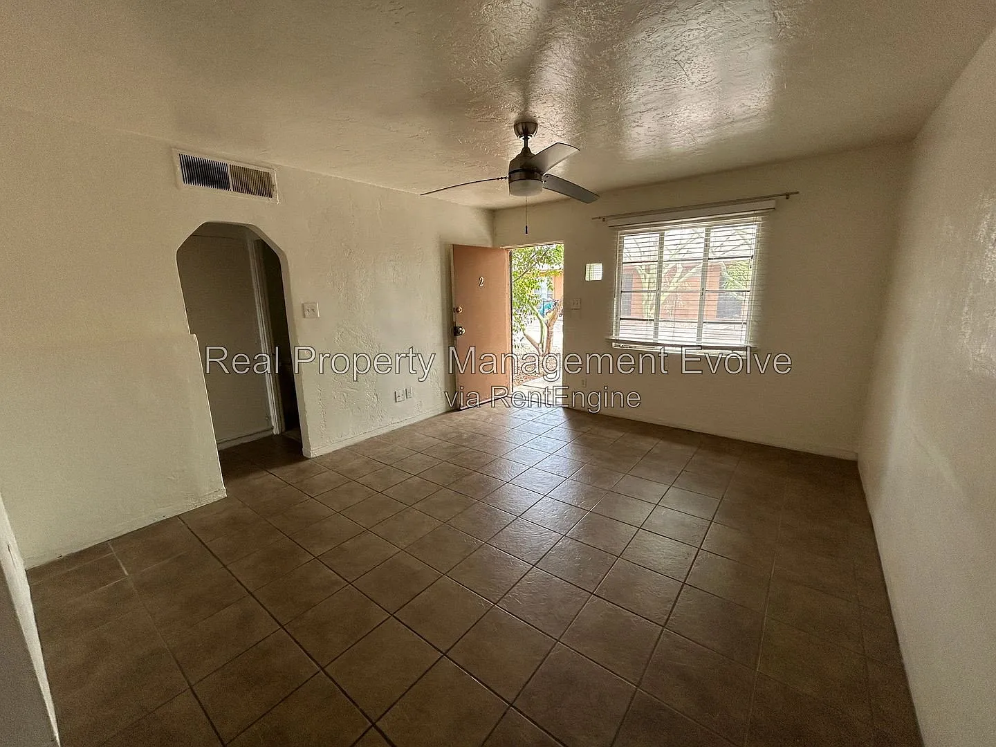1 bed, 1.0 bath, 550 sqft, $700 — Photo 3