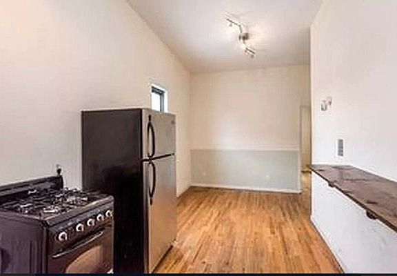 2nd image of 231 Melrose St #2