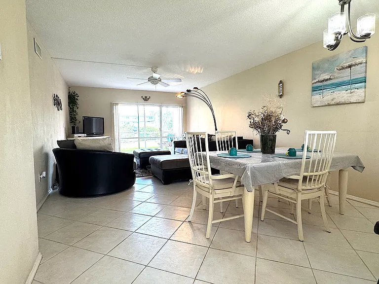 721 S Beach St — Photo 8