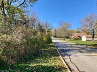 109 Daniels Dr, Chardon, OH 44024
