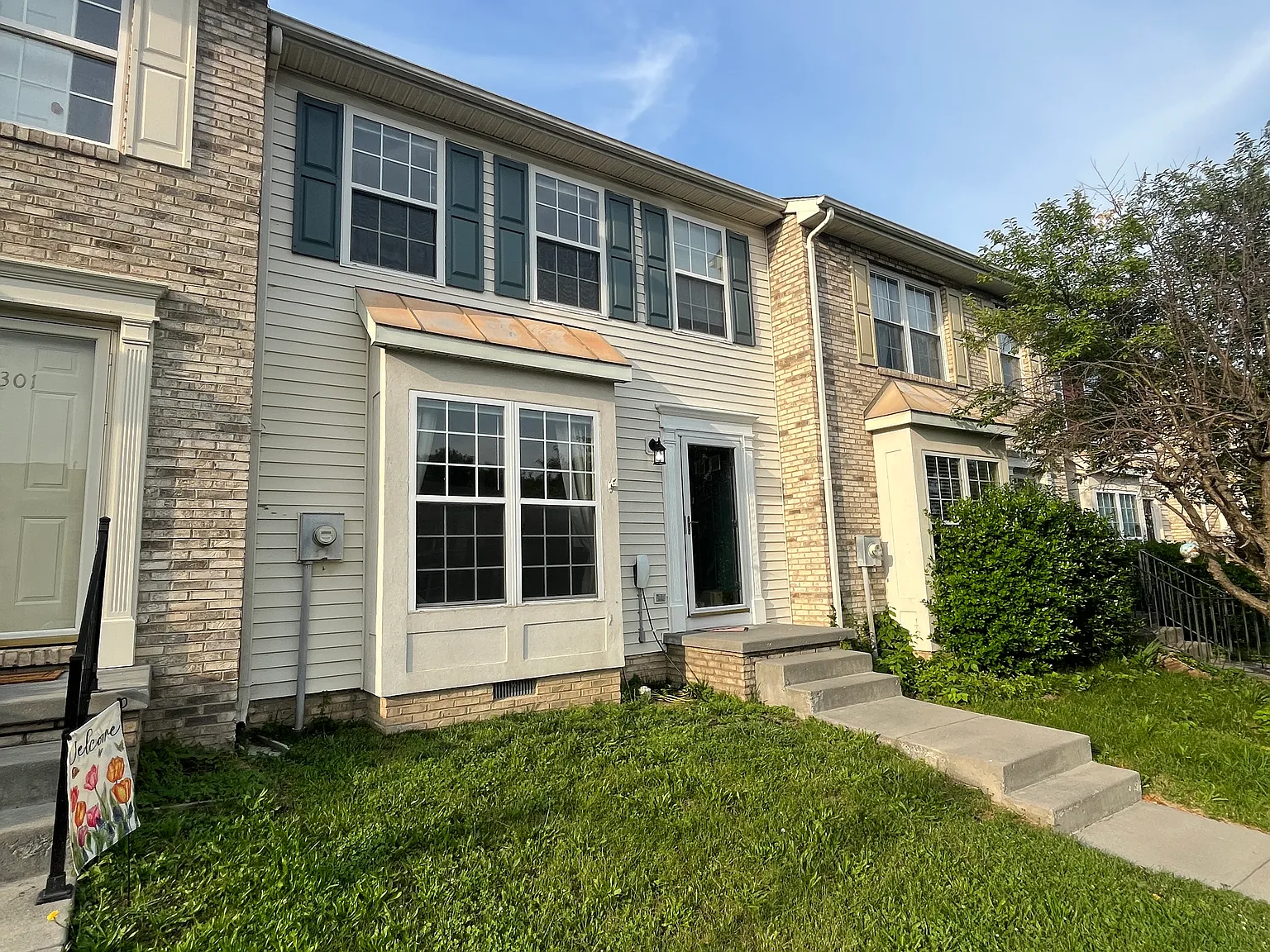 2 bed, 1.5 bath, 1134 sqft, $1,900 — Photo 1