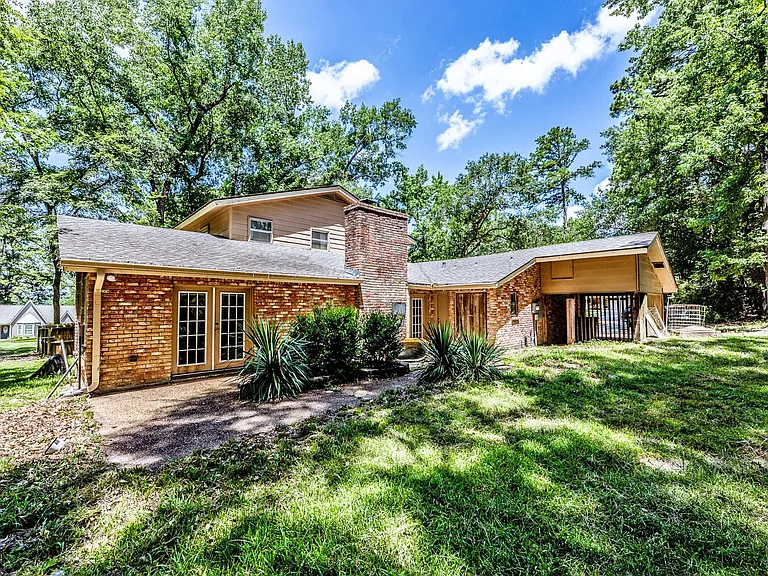 401 Woodmont Dr — Photo 4