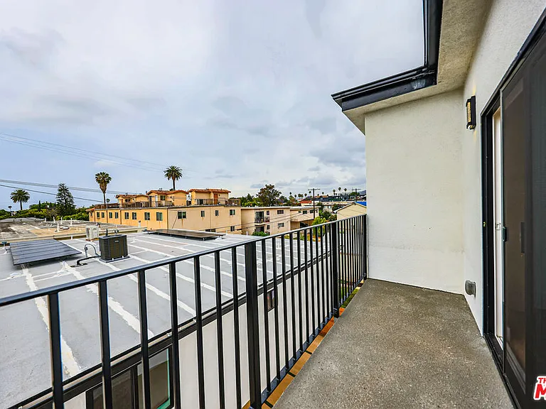 1525 S Carmelina Ave #1525 — Photo 18