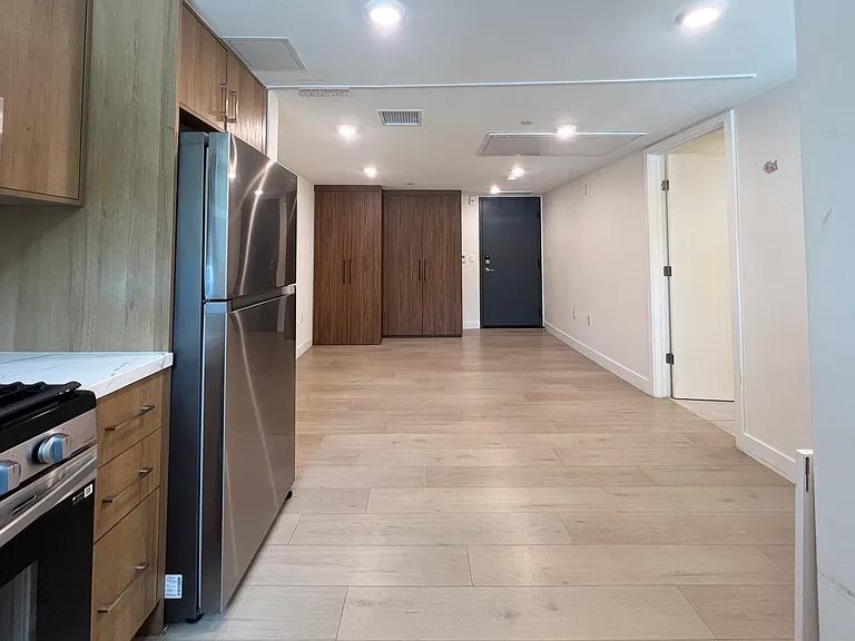 941 N Martel Ave #100B — Photo 13