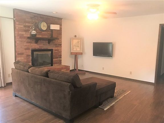 2nd image of 1801 Gingham Ln