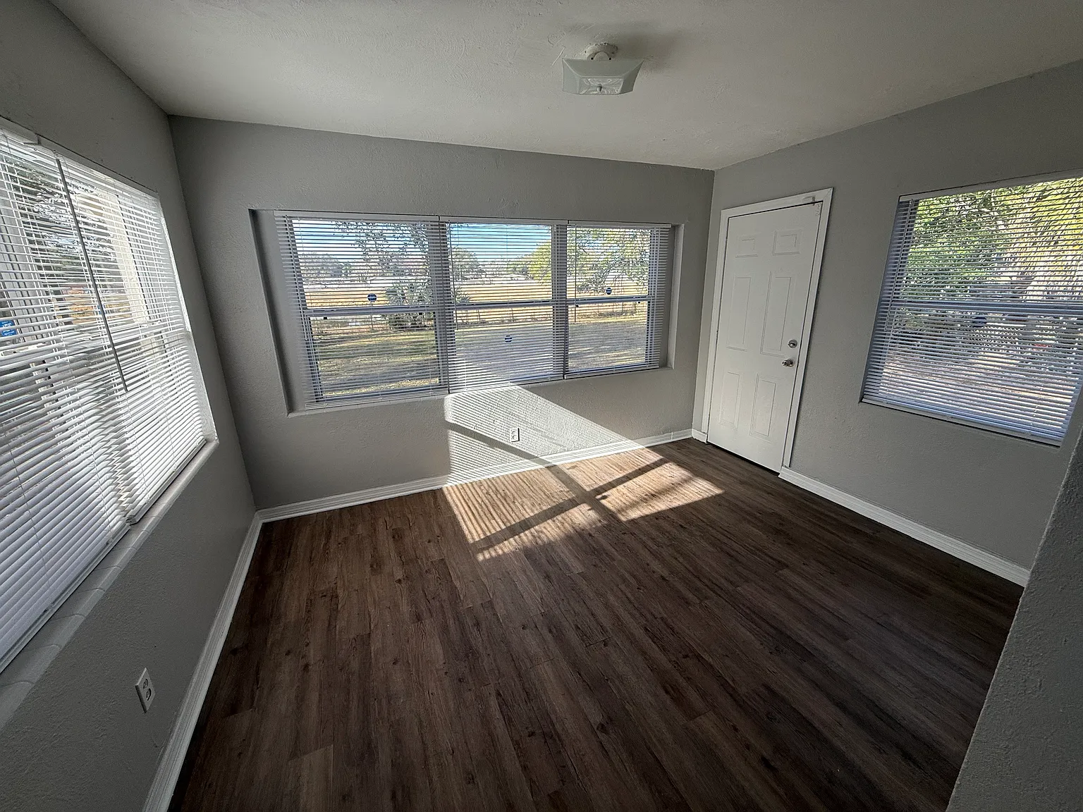4012 Meadowbrook Ave — Photo 4