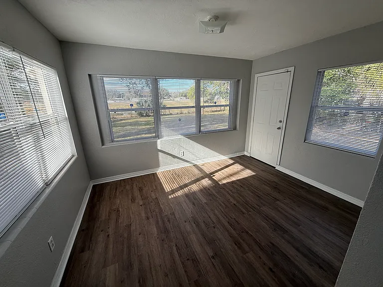 4012 Meadowbrook Ave — Photo 4