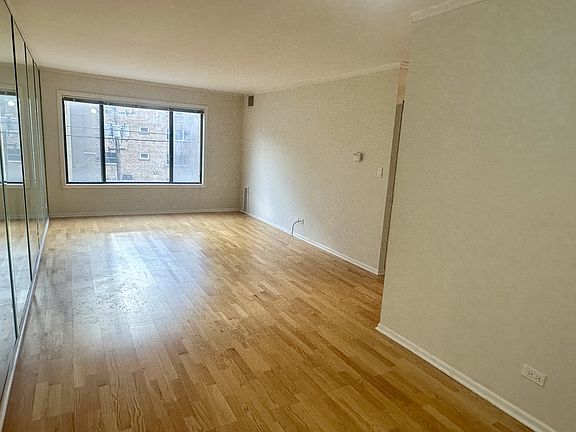 2nd image of 6102 N Sheridan Rd APT 305