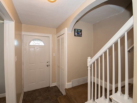 3rd image of 2302 Erskine Blvd