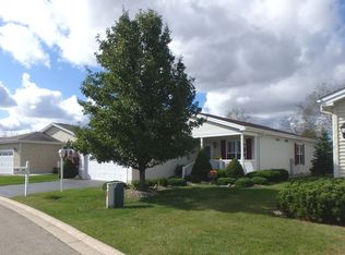 26 Rocking Horse Ln, Grayslake, IL 60030
