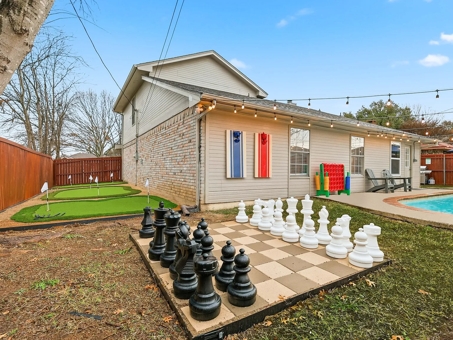 5 bed, 2400 sqft, $8,950 — Photo 4
