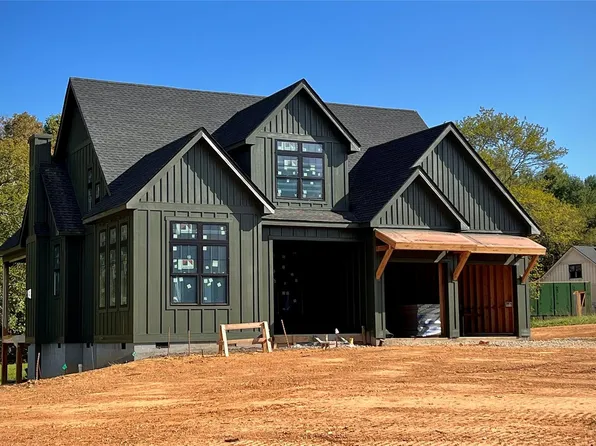 187 Mavrick Dr, Mills River, NC 28759