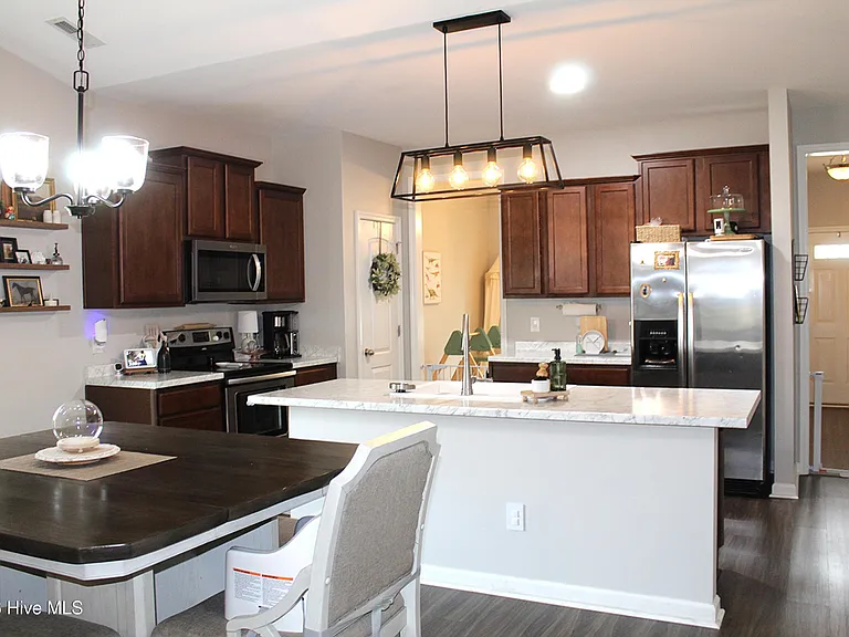 221 Seville St — Photo 11