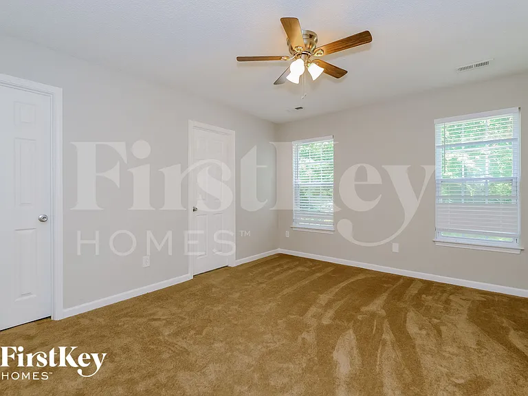 1716 Northside Dr — Photo 8
