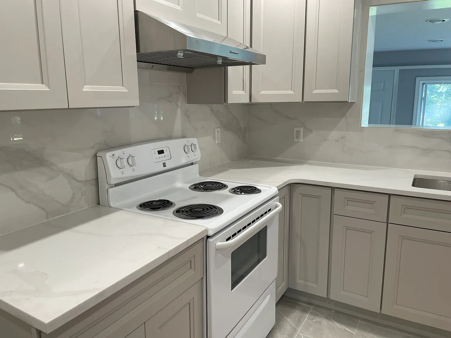 4 bed, 1400 sqft, $3,124 — Photo 3