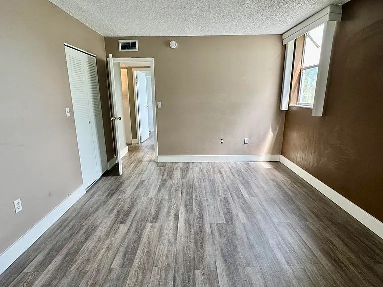1800 SW 81st Ave #1307 — Photo 37