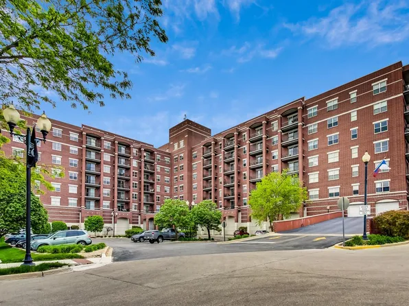 1700 Riverwoods Dr APT 301, Melrose Park, IL 60160
