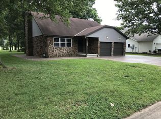 1004 Twin Lakes Dr, Pittsburg, KS 66762