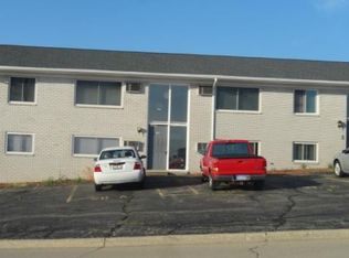 211 Summit Rdg APT C, White Lake, MI 48386