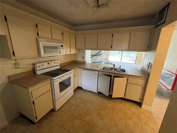 7500 NW 1st Ct APT 202-3, Plantation, FL 33317