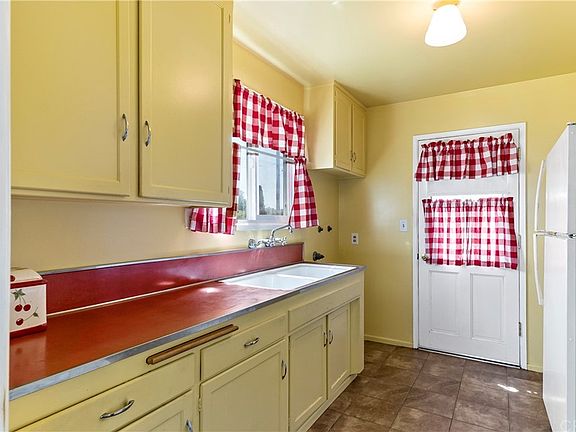 5th image of 4805 N Midsite Ave