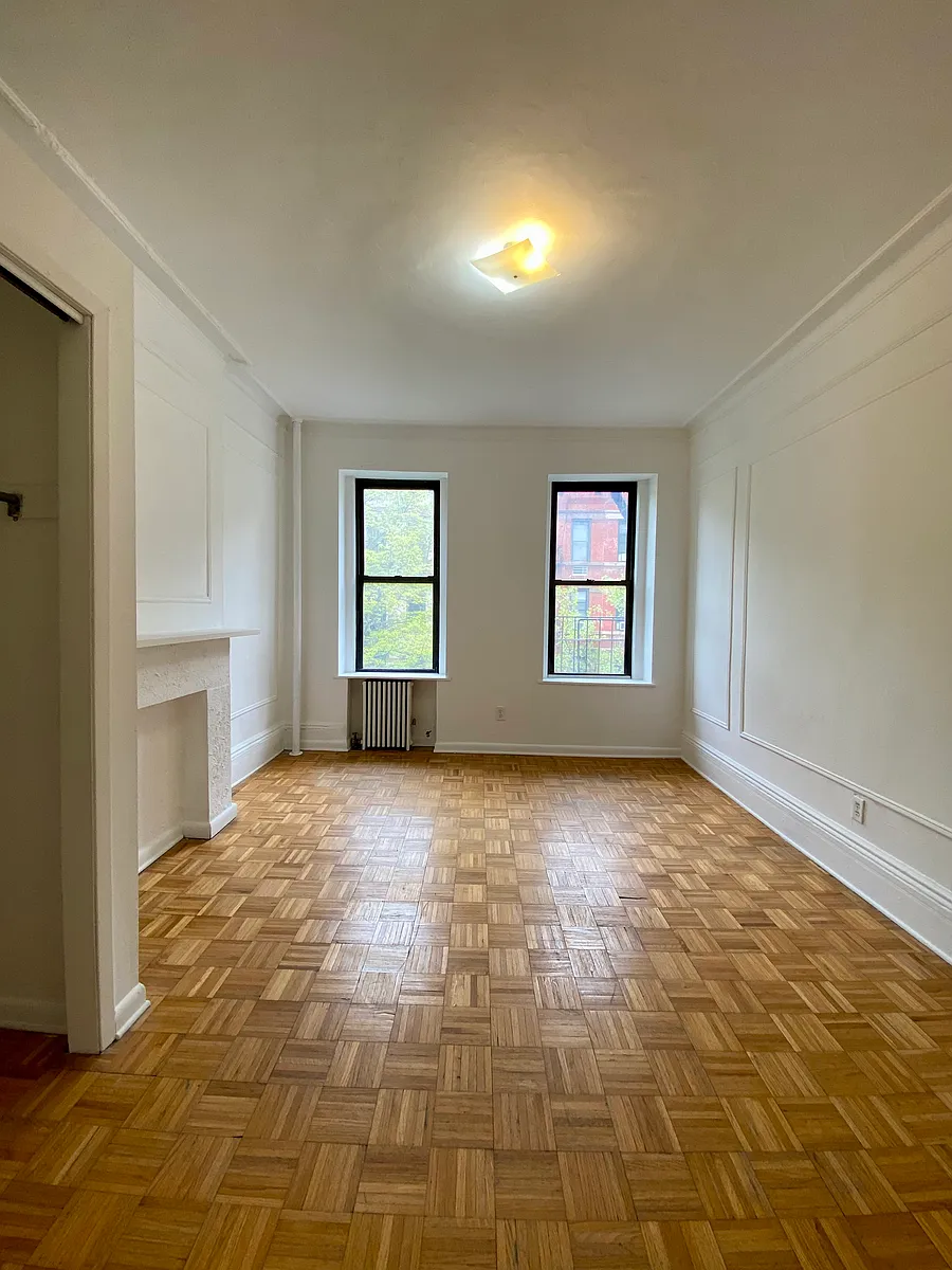 Building Photo - 522 E 83rd St #4W