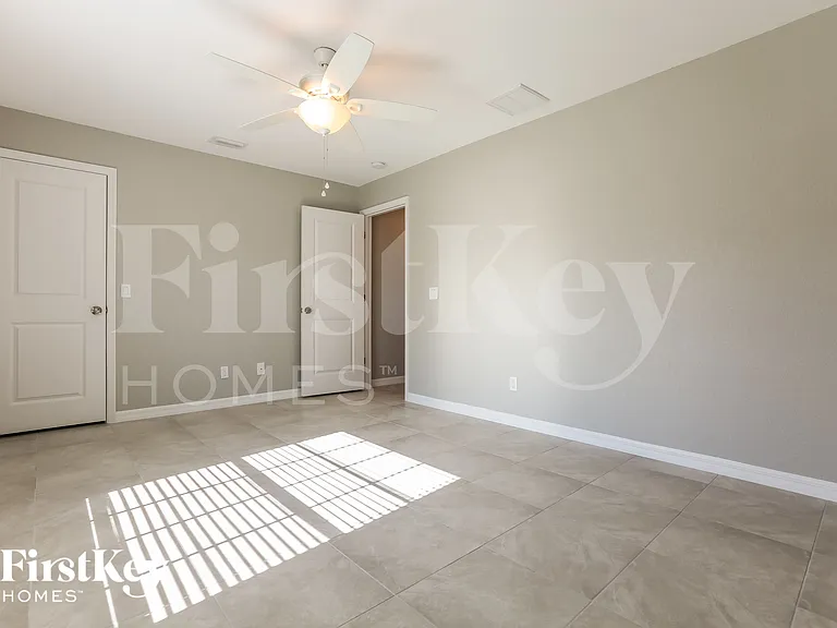 11932 Gretchen Ave — Photo 12