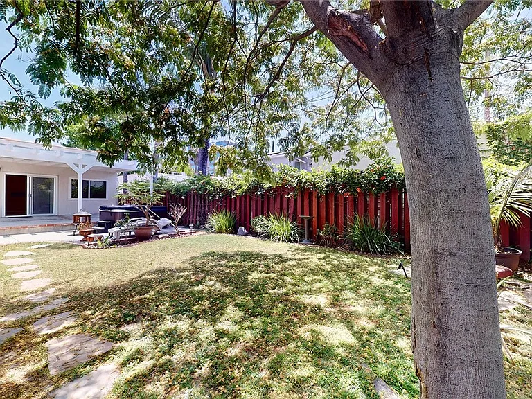 135 N Naomi St — Photo 42