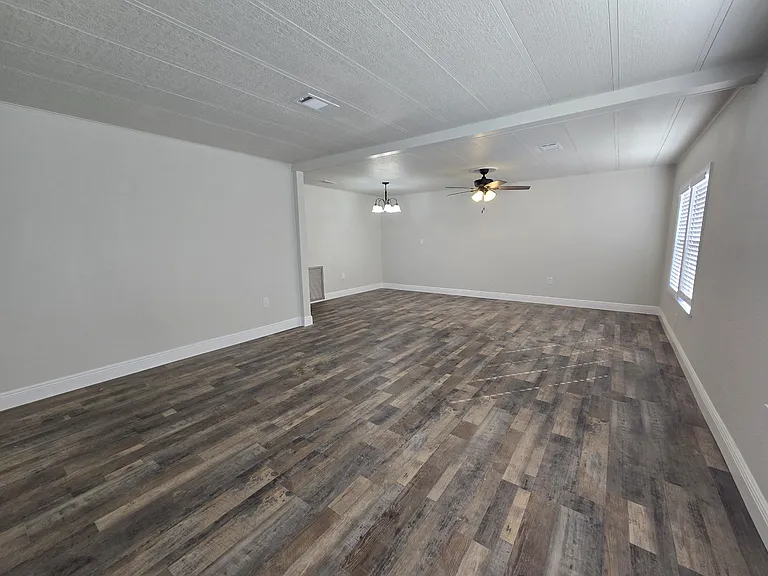 2875 Bay Ave — Photo 6