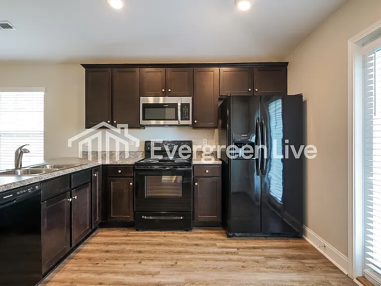 3008 Village Ridge Dr — Photo 8