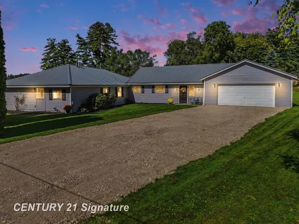 474 W Taylor Dr, Sanford, MI 48657