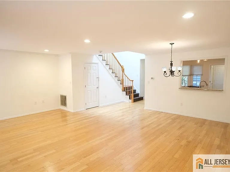 56 Coriander Dr — Photo 6
