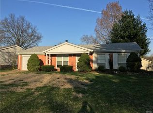 313 Dogwood Ln, Fairview Heights, IL 62208