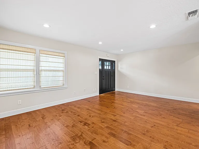 25 W Central Ave — Photo 16