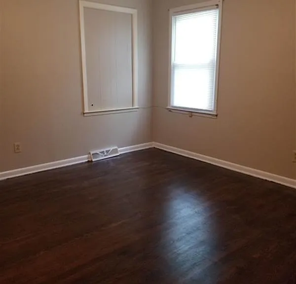 418 Jefferson St — Photo 9