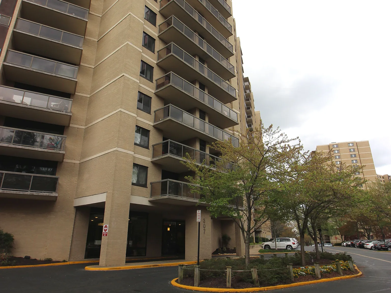 1 bed, 881 sqft, $2,150 — Photo 2