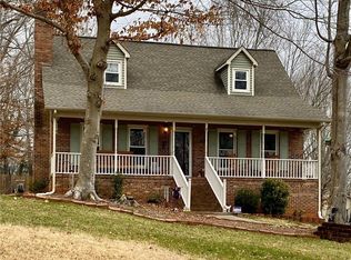 1533 Oak Creek Ct, Clemmons, NC 27012