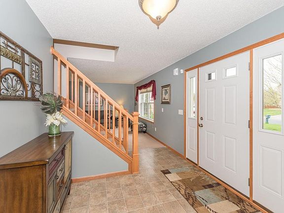 Freshly painted & nicely maintained, ready to move in today!