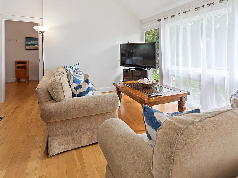 16 Mudford Ave — Photo 10