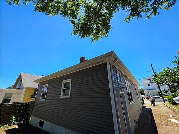 3rd image of 286 Sutton Ave